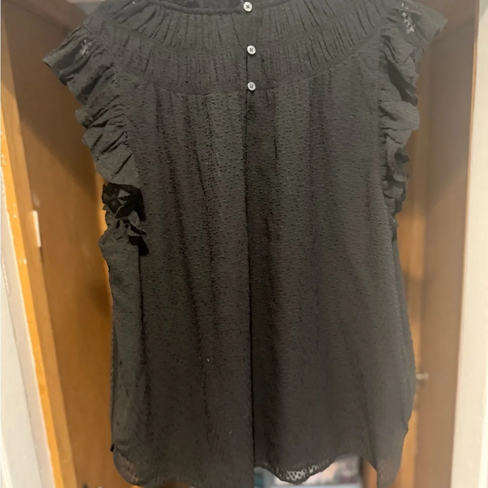 Gorgeous EUC flouncy black layered top with fun pattern absolutely gorgeous